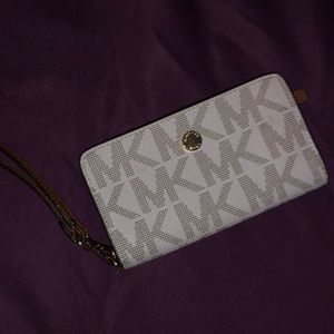 Michael kors wallet